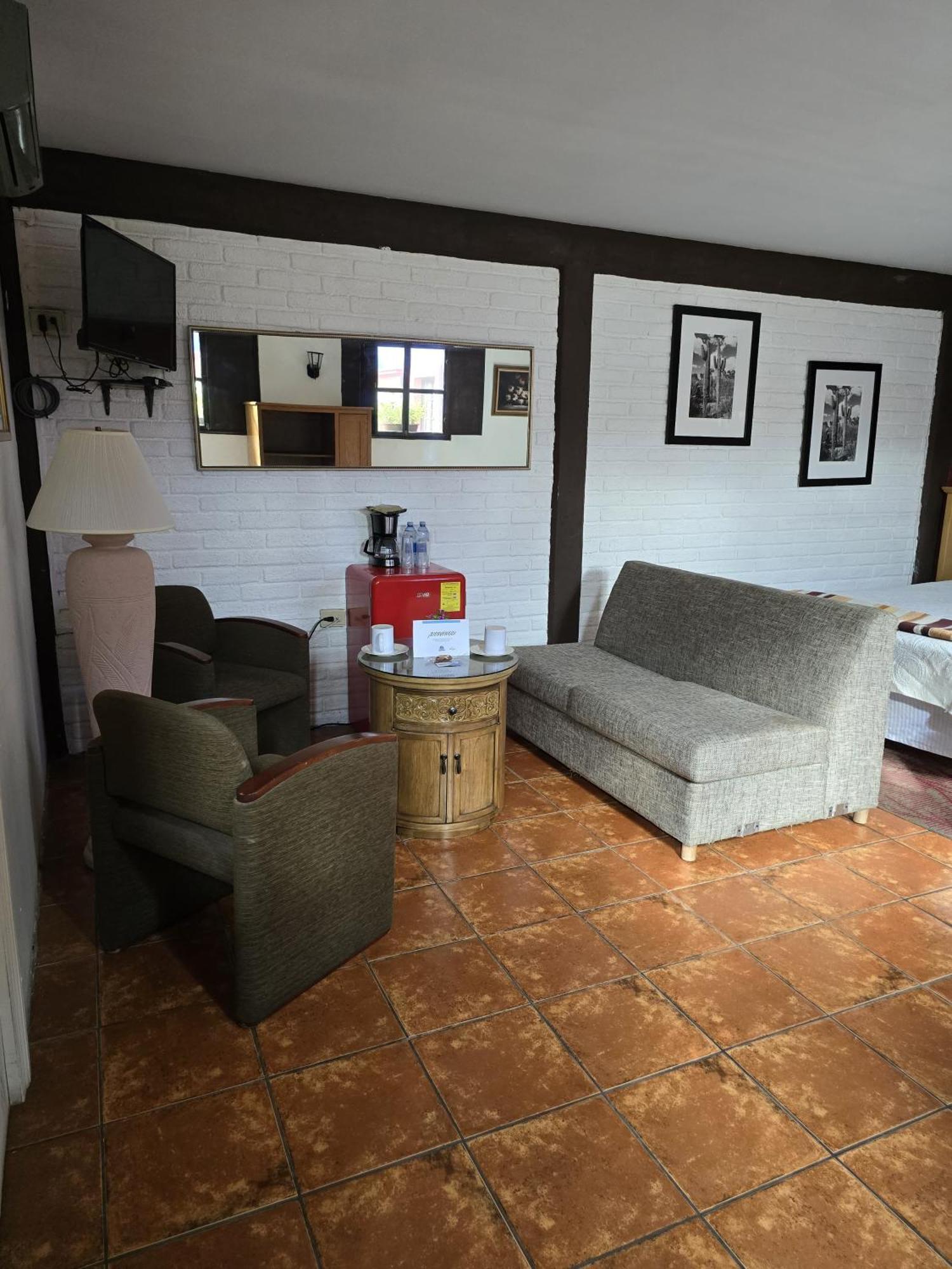 Hotel Boutique El Viejo Mundo Идальго-дель-Парраль Экстерьер фото